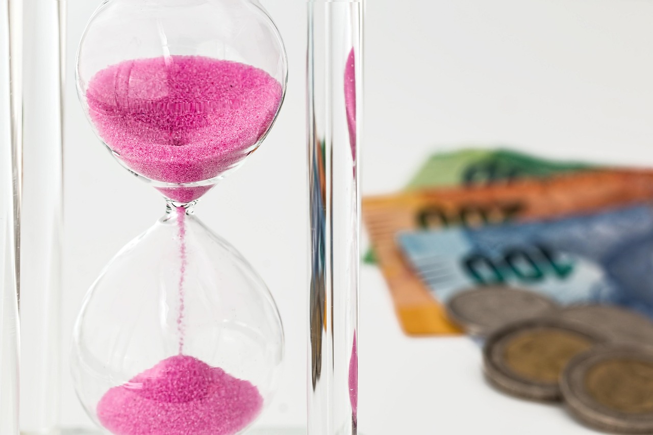 Hourglass, money, time — PLUGIT MAM/PAMM - Professional Multi-Account Trading Management for Fund Managers